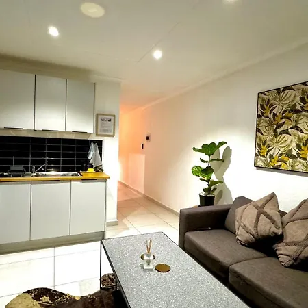 Micro Urban Oasis 2 Appartement Pretoria-Noord Buitenkant foto